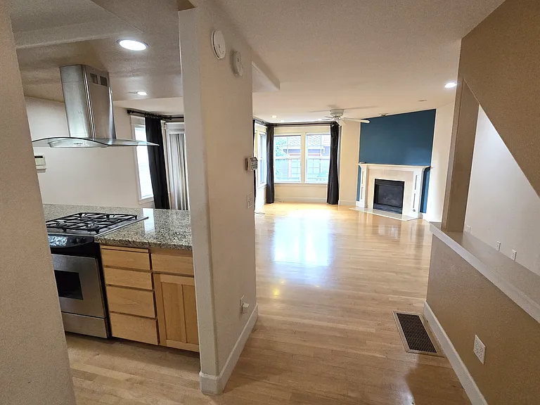 7724 E Green Lake Dr N — Photo 6