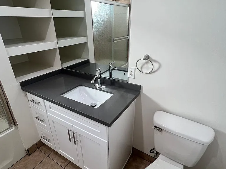 Yaya Laurel 1 Apartments — Photo 8