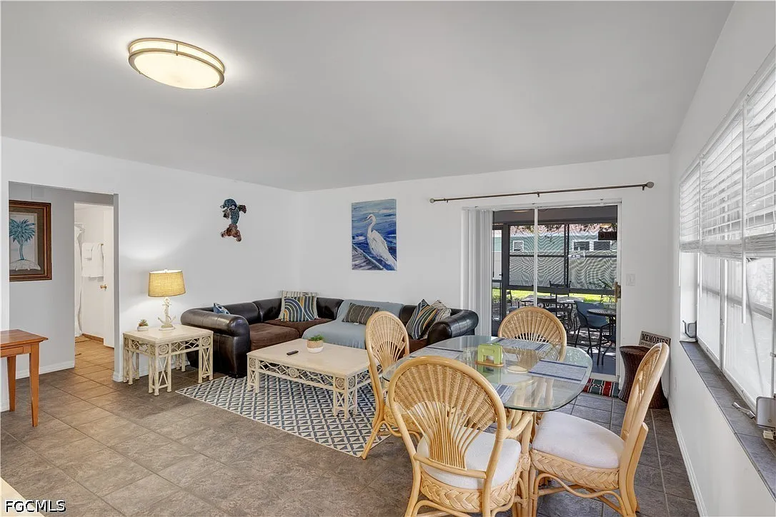 2 bed, 1.0 bath, 892 sqft, $1,395 — Photo 4