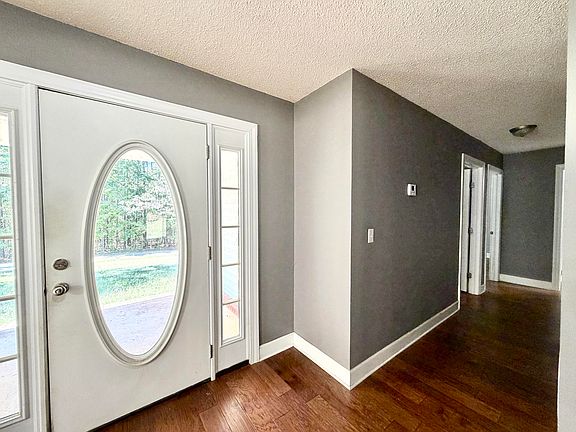 4th image of 121 Lake Estates Dr