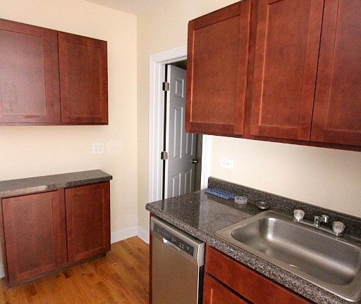 5th image of 815 W Cornelia Ave #821A211
