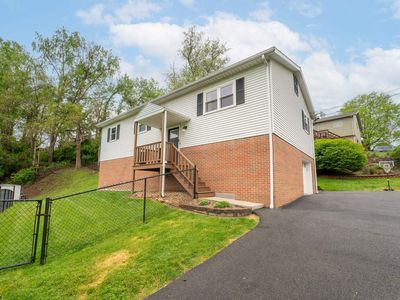 2299 Meadows Dr, Morgantown, WV, 26505