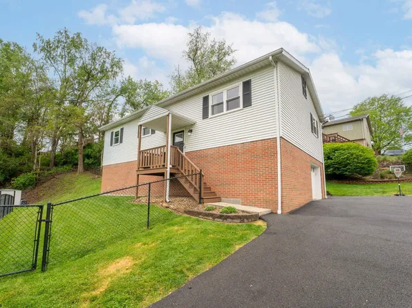 2299 Meadows Dr, Morgantown, WV 26505