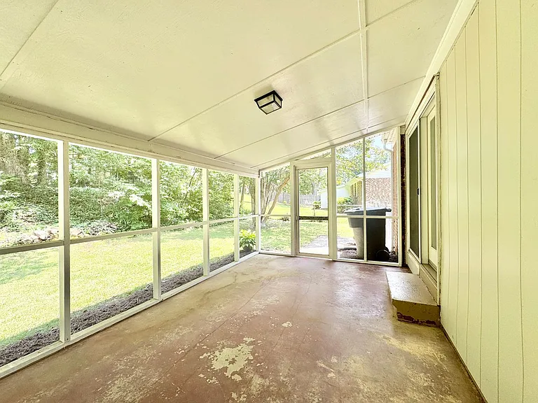 3030 Robin Hood Dr — Photo 15