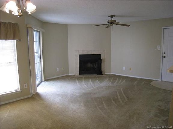 Large living room/dining ro...