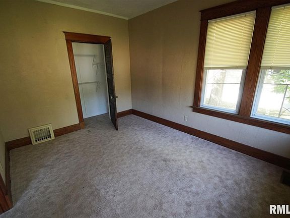 5th image of 111 W Franklin St