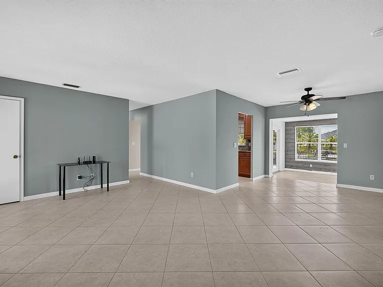 416 SE Naranja Ave — Photo 8