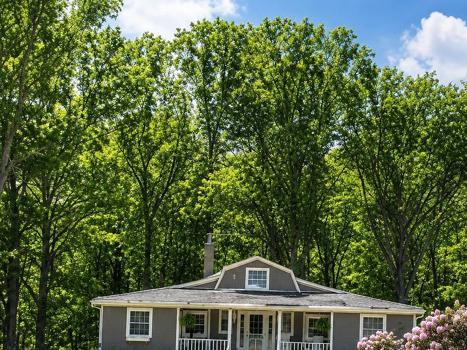 1st image of 423 N Hill Rd