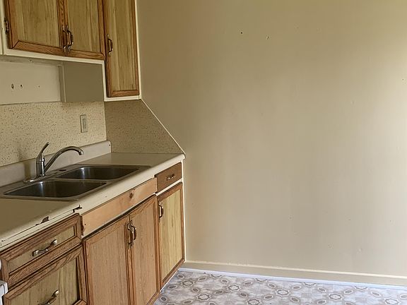 3rd image of 415 N 2nd St APT D
