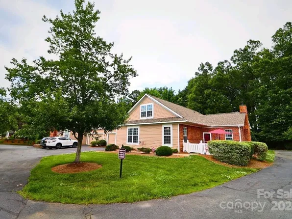 6824 Ledgestone Pl, Charlotte, NC 28227