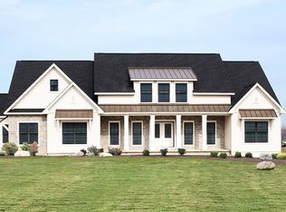 1597 Beacon Hill Dr, Wadsworth, OH 44281