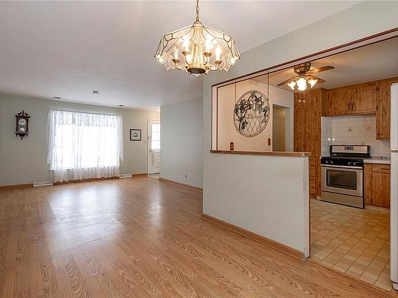 2nd image of 650 Meadowlane Dr