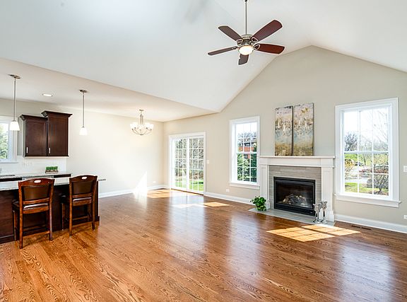 3rd image of 2673 Nicole Cir