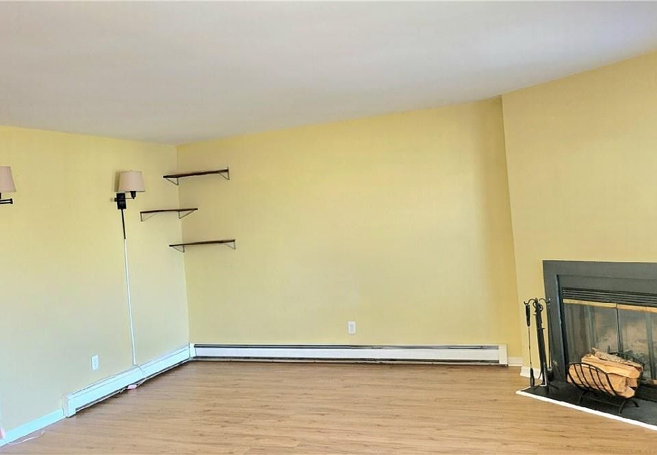 1st image of 12 Lexington Hill #4