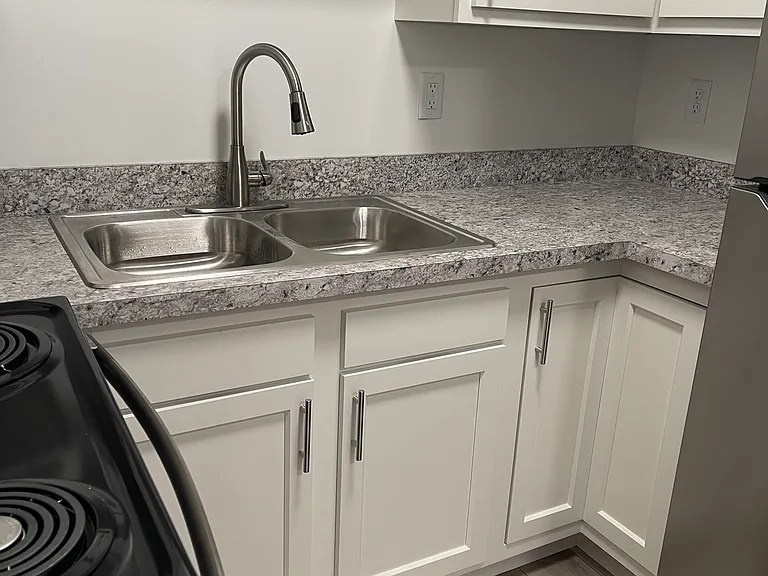 1020 E Main St #5 — Photo 4