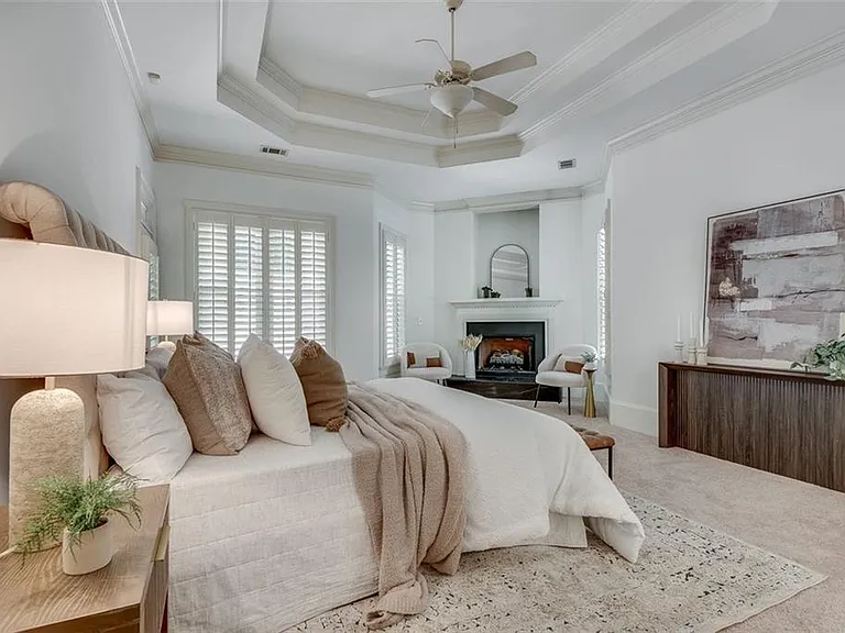 240 Lullwater Ct — Photo 23