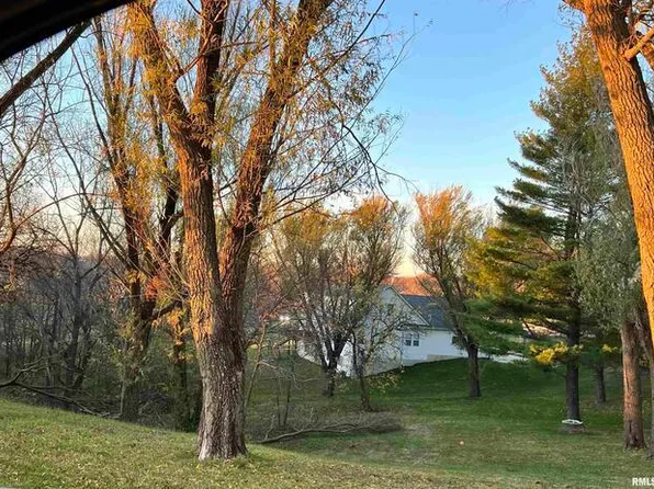 130 Glenview Dr, Sherrard, IL 61281