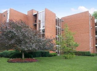 3027 W 13 Mile Rd APT 452, Royal Oak, MI 48073