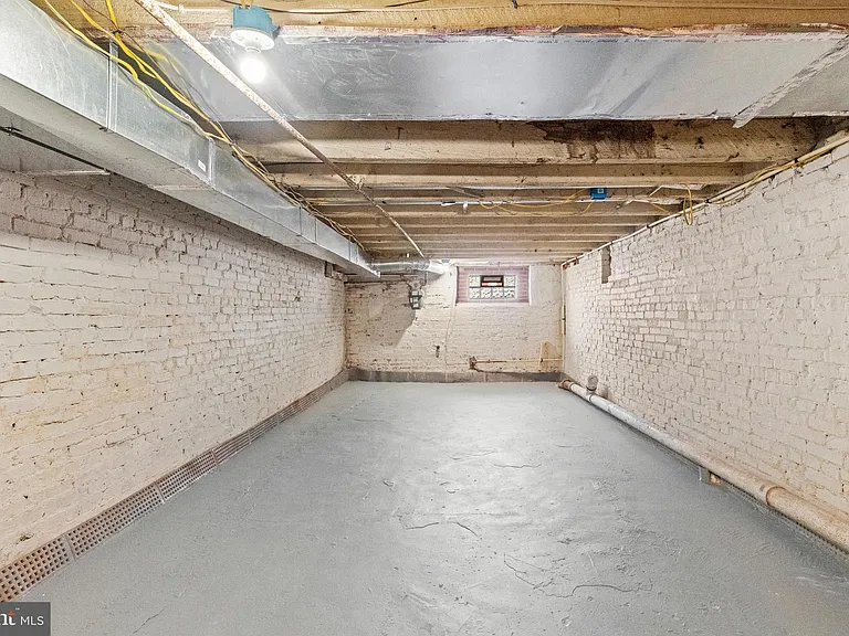 1669 N Milton Ave — Photo 18