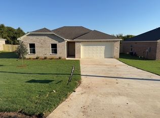 311 Garland St, Bells, TX 75414