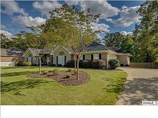2nd image of 3933 Versailles Ln