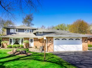 8537 Candlelight Dr W, Willow Springs, IL 60480