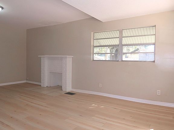 5th image of 904 E Tomlin St