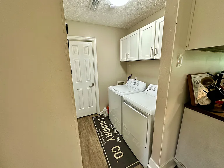 10117 Wolf Den Ln — Photo 7