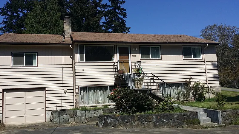 1002 S 140th St photo 1