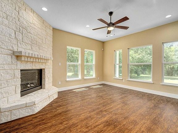 4th image of 130 Oak Creek Cir