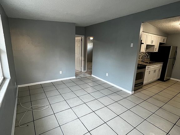 4th image of 322 N Saturn Ave #A