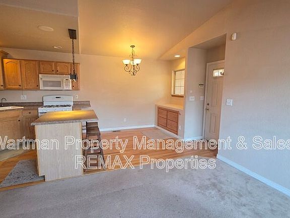 5th image of 806 Columbine Ave