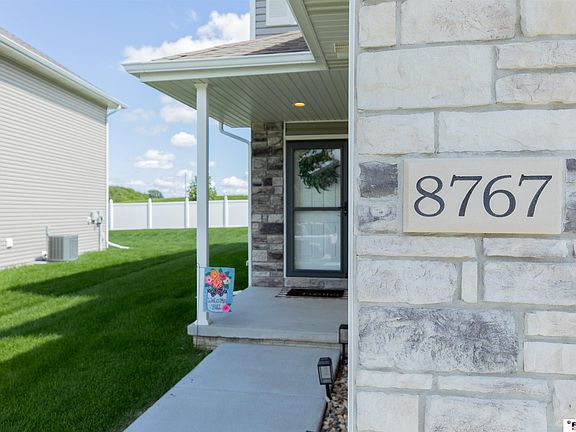 3rd image of 8767 Ridge Hollow Dr