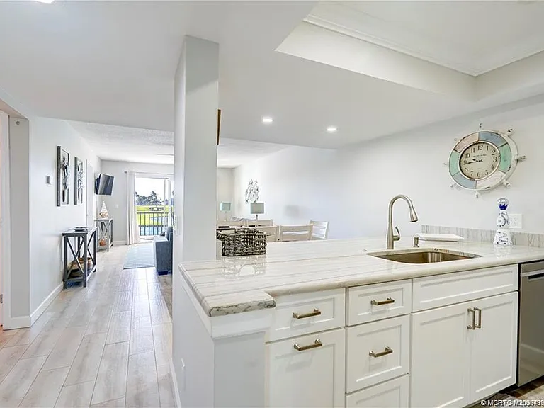5602 NE Gulfstream Way — Photo 14