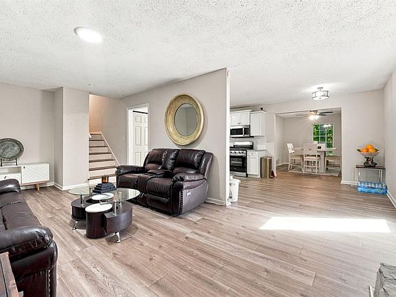 4th image of 5671 Tracy Dr SE