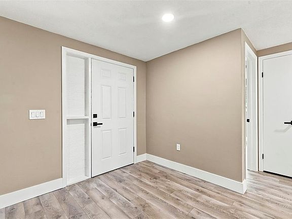 5th image of 10734 LEEDS ROAD