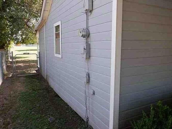 2nd image of 922 N Valley View Dr
