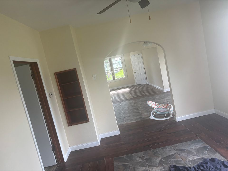 2nd image of 1037 N Elm St