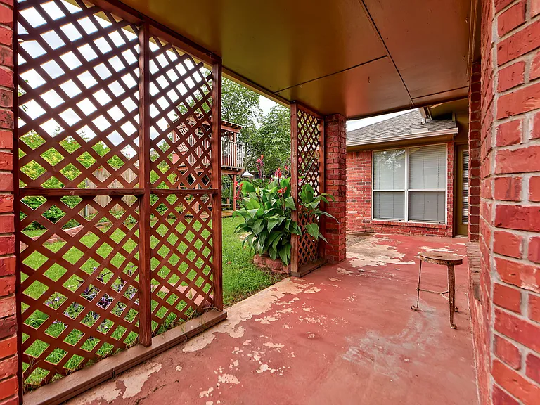 2912 Edinburg Dr — Photo 40