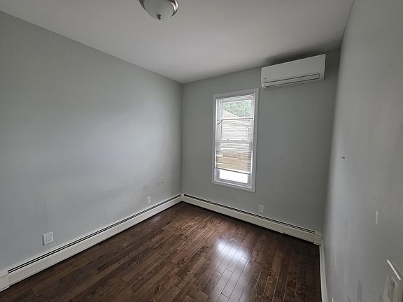 4th image of 712 17th St Floor 2