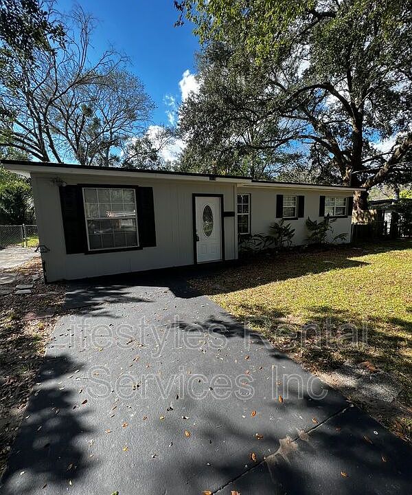 1st image of 2116 Bourget Dr