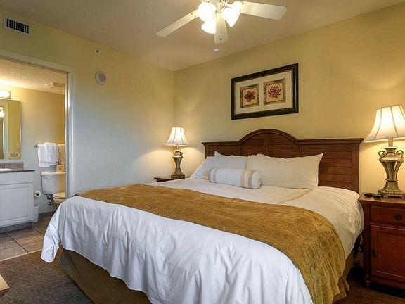 Second Bedroom: King-sized bed with en-suite and luxury bamb