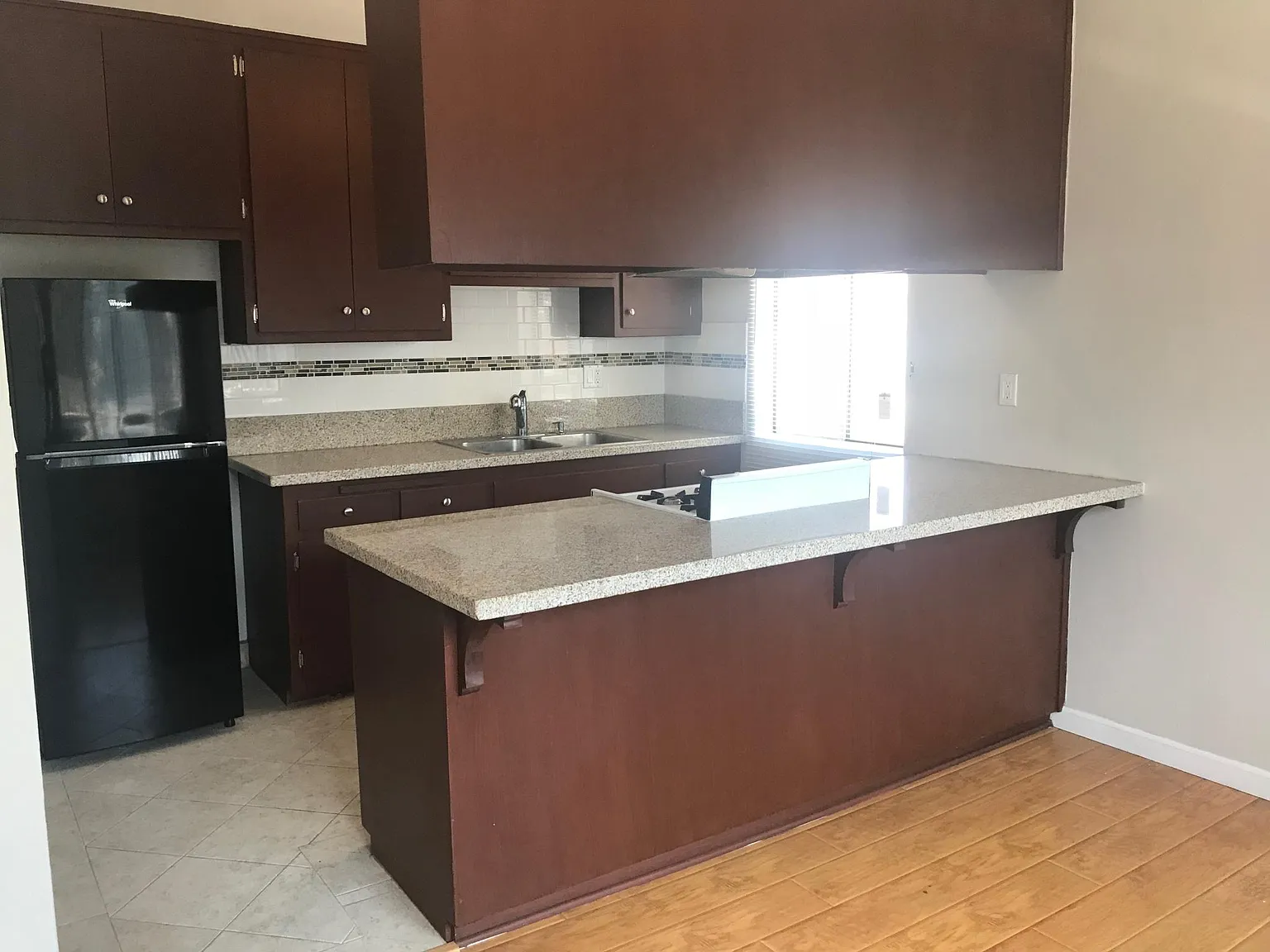 1523 W 35th Pl — Photo 4