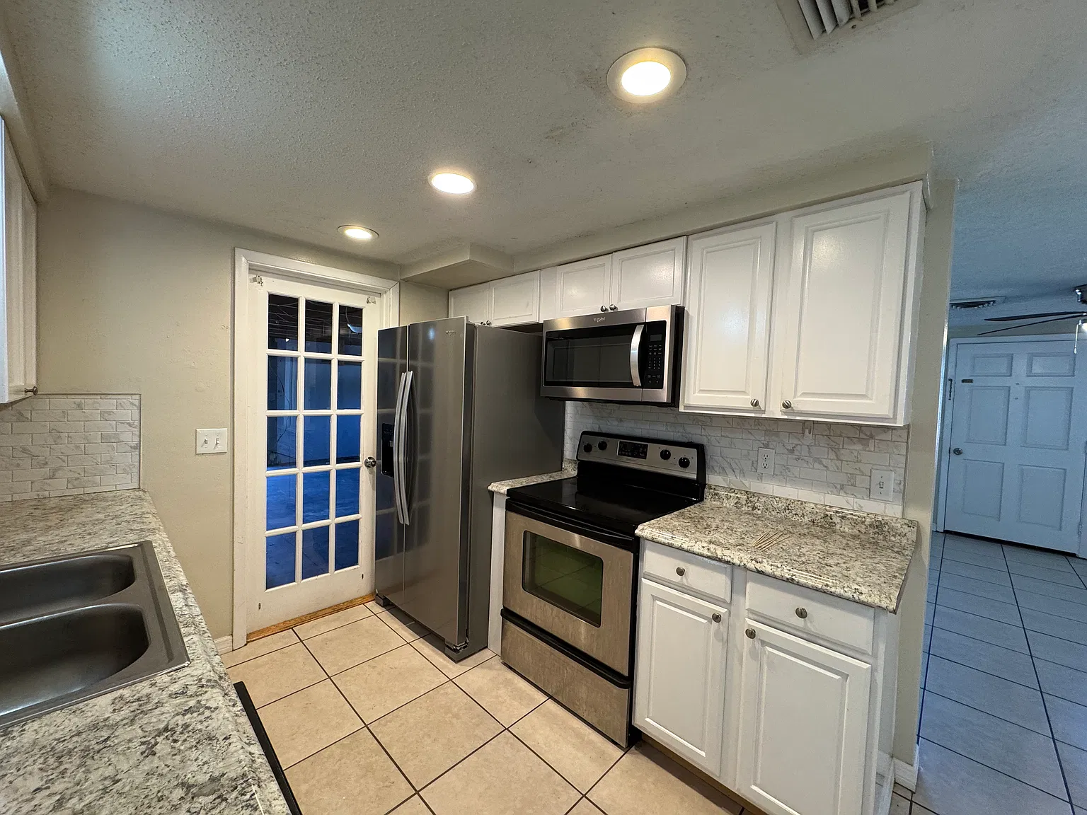 3 bed, 1450 sqft, $2,050 — Photo 3