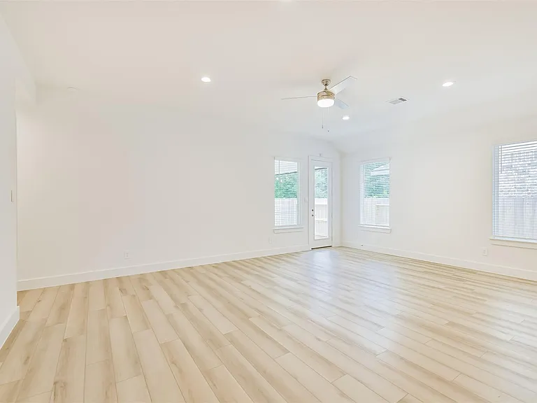 218 Springfield Terrace Ct — Photo 11
