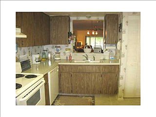 5th image of 1060 Dunrobin Dr APT B