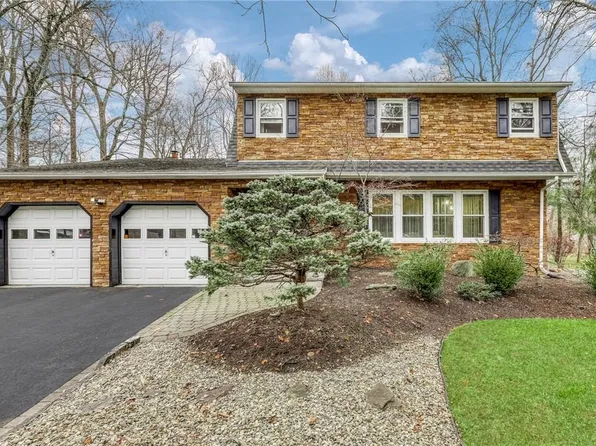 6 Ayr Court, Airmont, NY 10901