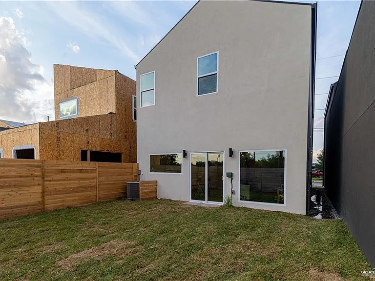 2613 Warbler Ave — Photo 18