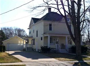 1015 4th St, Platteville, WI 53818