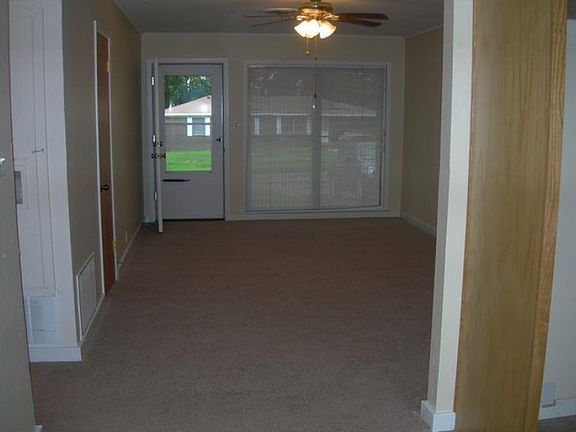 5th image of 815 Glencrest Ln